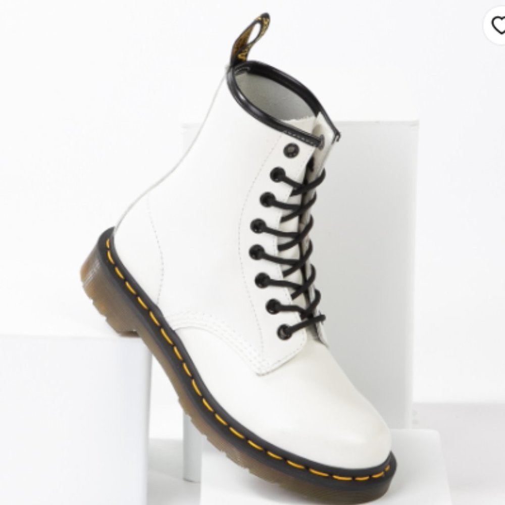 Dr. Martens 1460 8-Eye Boot in White sz 7